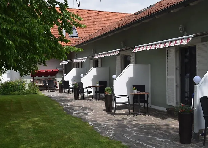 Gaestehaus Sabina- Fruehstueckspension, Bed & Breakfest ゲストハウス 3*